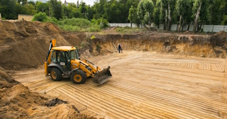 Разработка котлована Лесосибирск стоимость за от 572 руб. м3 - заказать работы по копке и рытью котлованов | траншей